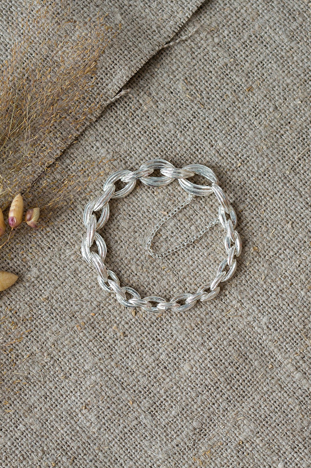 Linked Kissing Seed Graduated Bracelet Silver