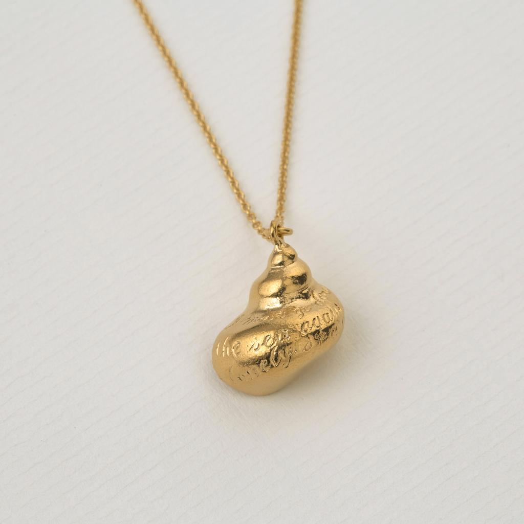 A.M. Engraved Shell Necklace Gold