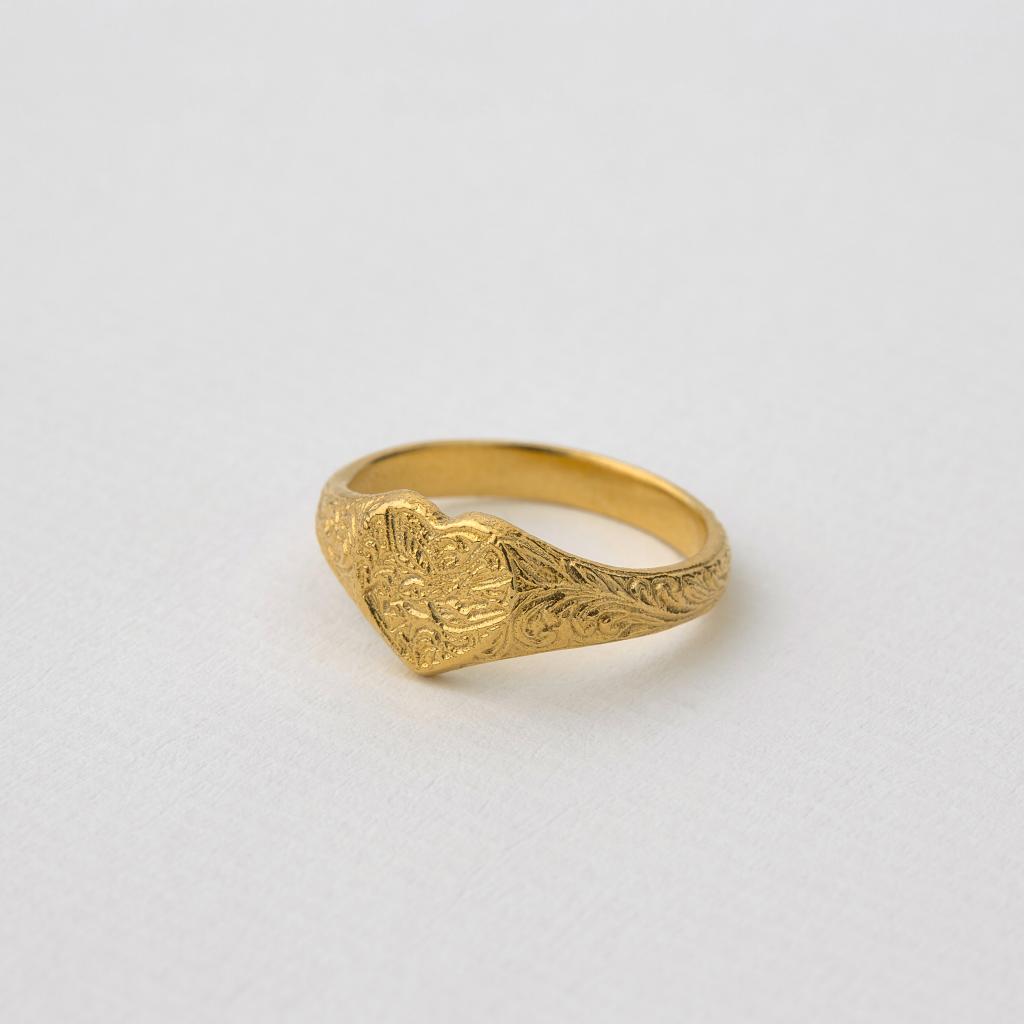 A.M. Victoriana Heart Signet Ring Gold