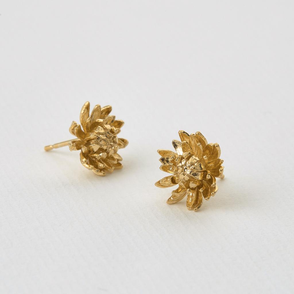 A.M. Chrysanthemum Flower Earrings Gold