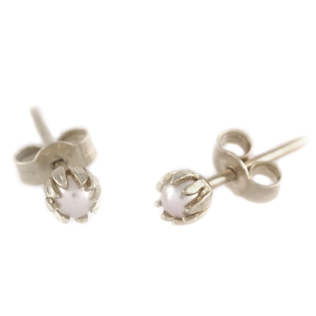 A.M. Baby Pearl Chrysanthemum Stud Earrings Silver
