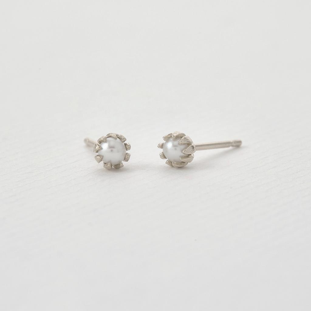 A.M. Baby Pearl Chrysanthemum Stud Earrings Silver