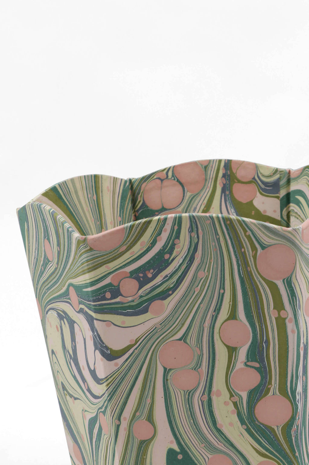 Scalloped Collapsible Basket Moss Fire Whirl