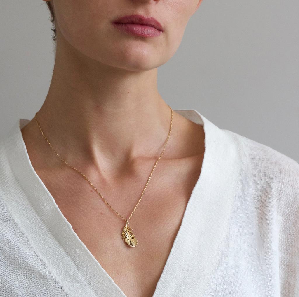 A.M. Peacock Feather Necklace Gold