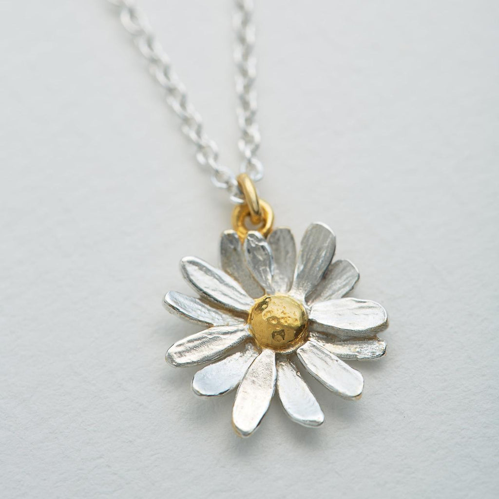 A.M. Classic Daisy Necklace