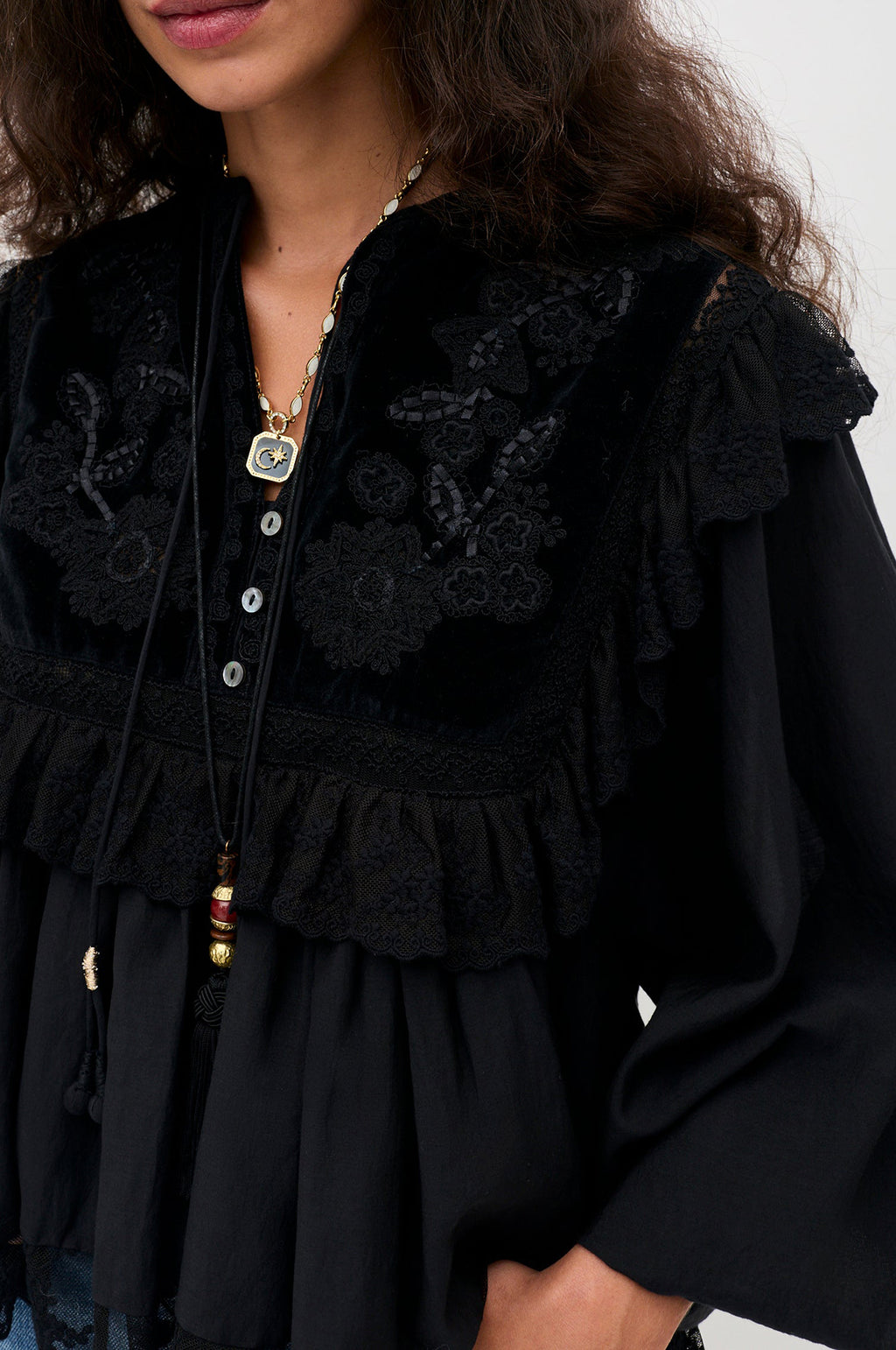 Diann Top Lilly Embroidery Black