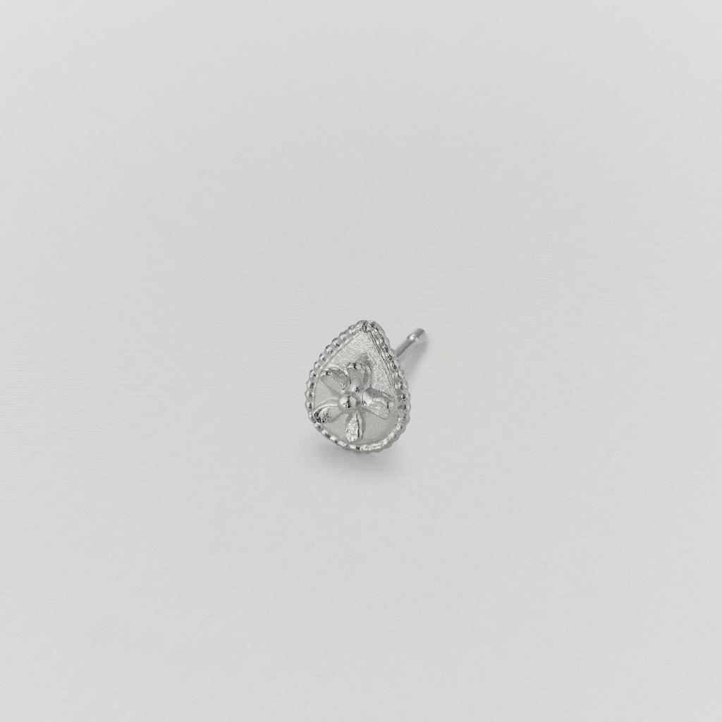 A.M. Teardrop Ex-voto Flower Single Stud Earring Silver