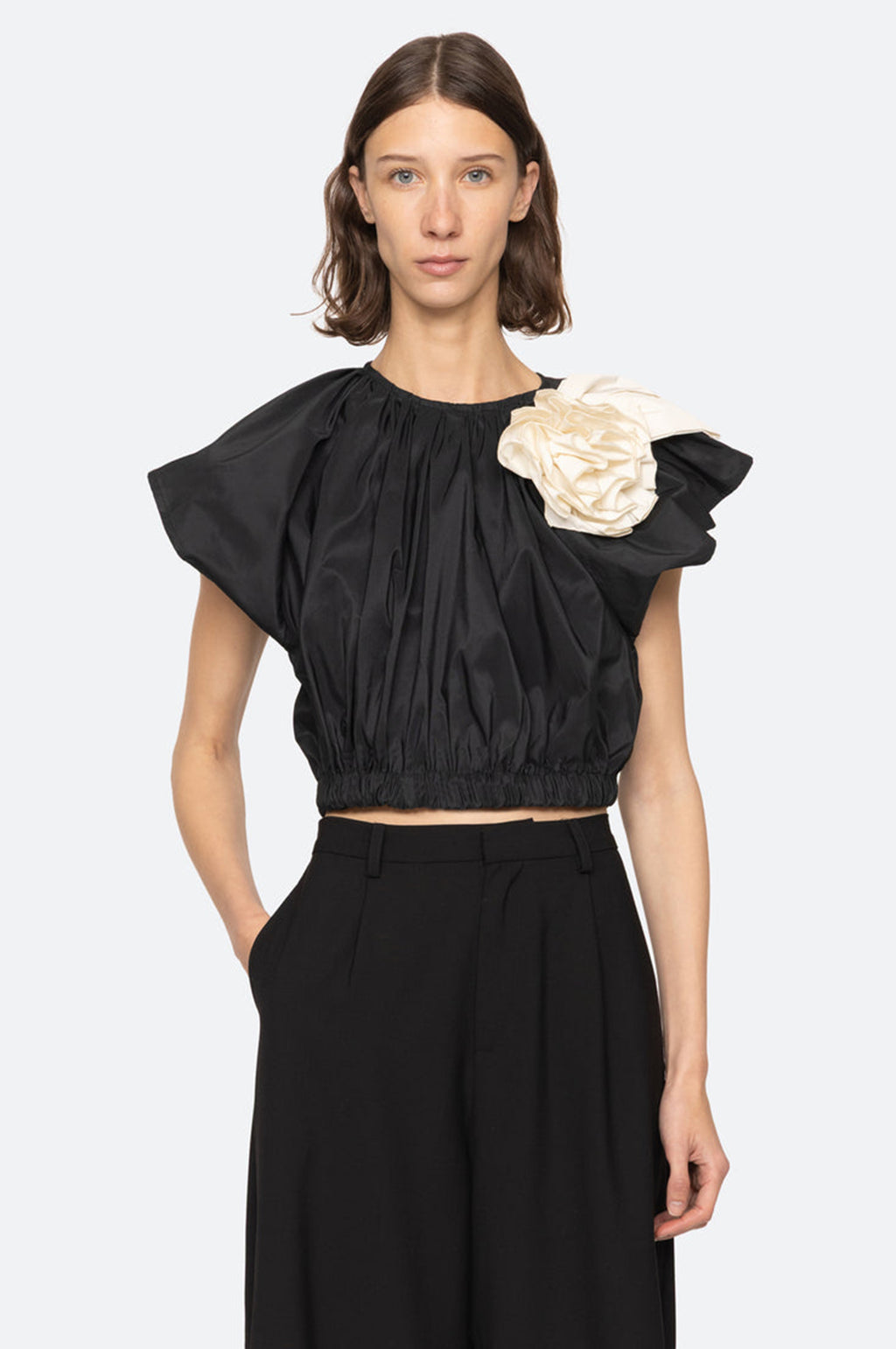 Laurie Solid Flutter Slv Top Black