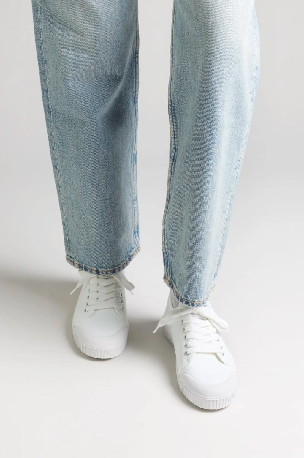 G2 Canvas Trainer White