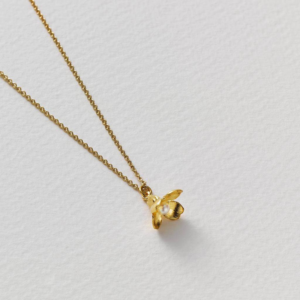 A.M. Cuckoo Flower Necklace with Pearl Gold