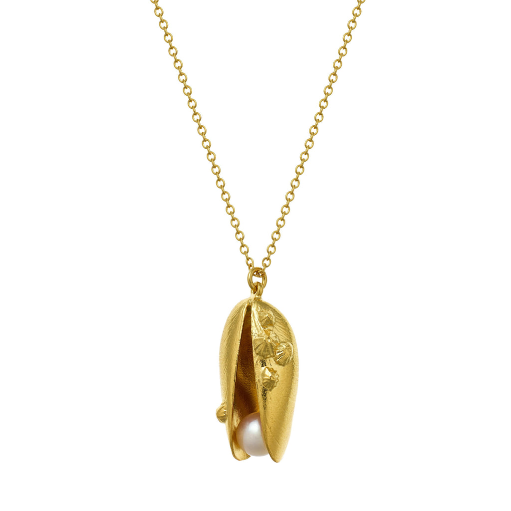 A.M. Mussel & Pearl Necklace Gold