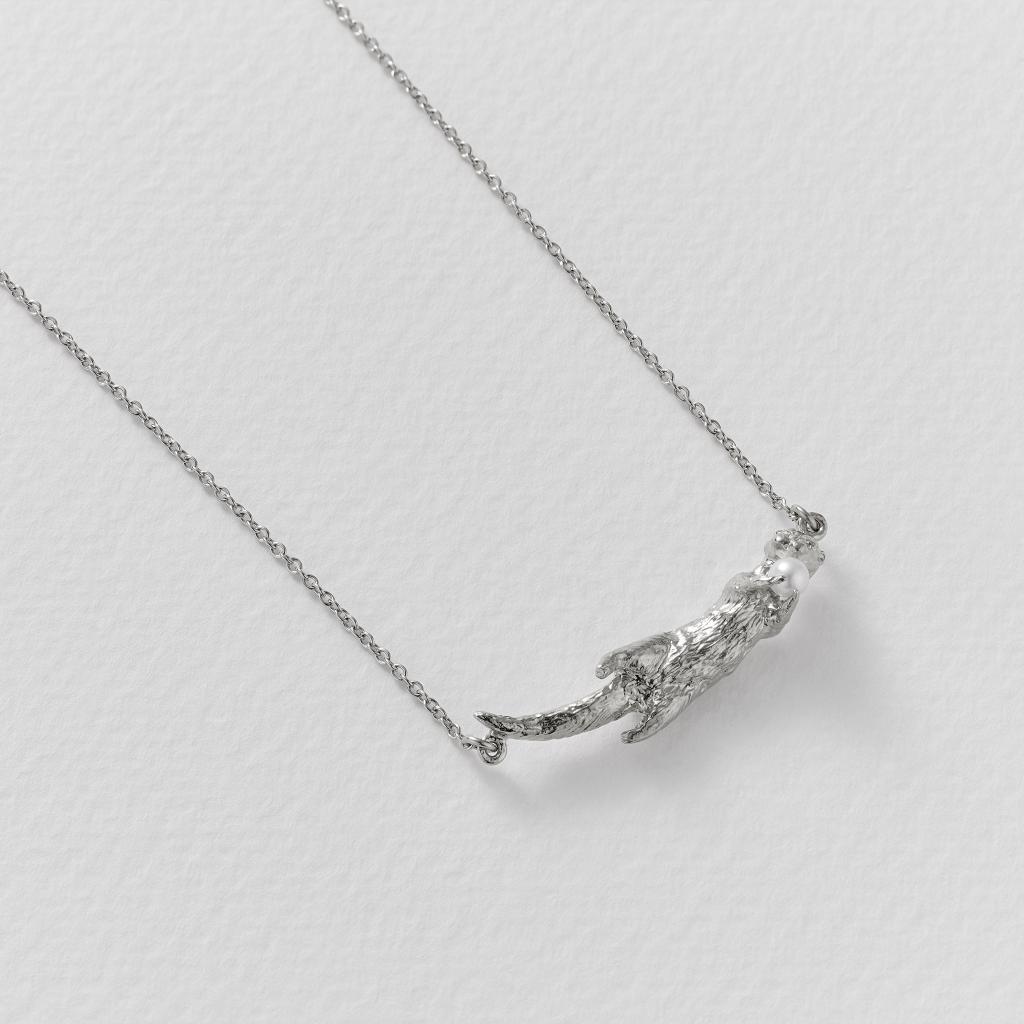 A.M. Otter & Pearl Inline Necklace Silver