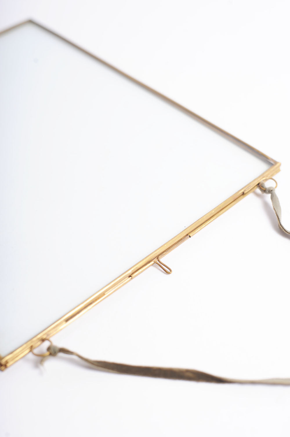 Hanging Brass Frame 25x20cm