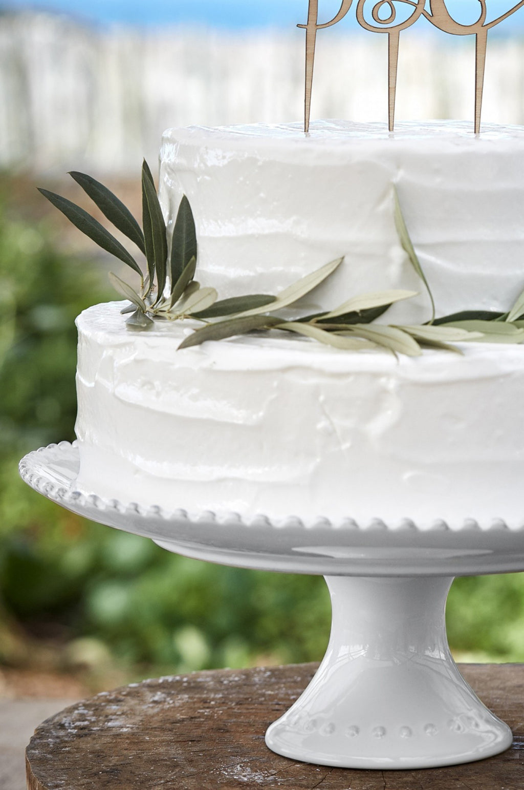 Pearl White Footed Plate 33cm