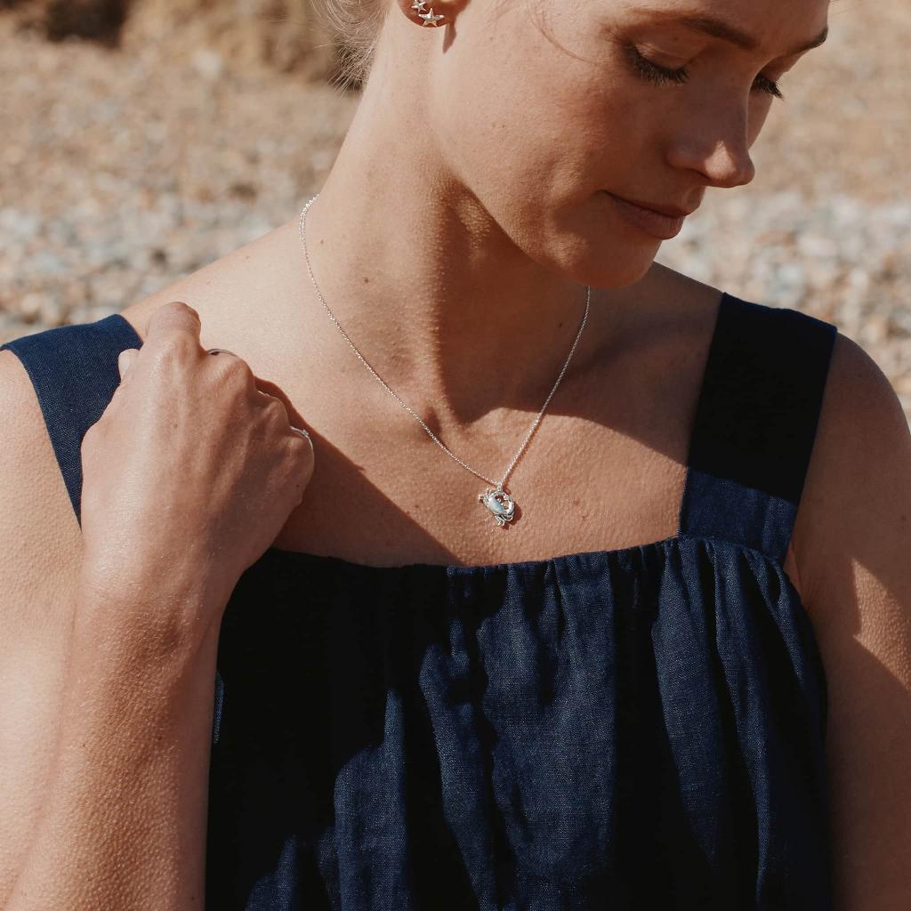 A.M. Cheeky Crab Necklace with Diamond Silver