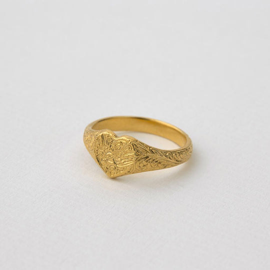 A.M. Victoriana Heart Signet Ring Gold