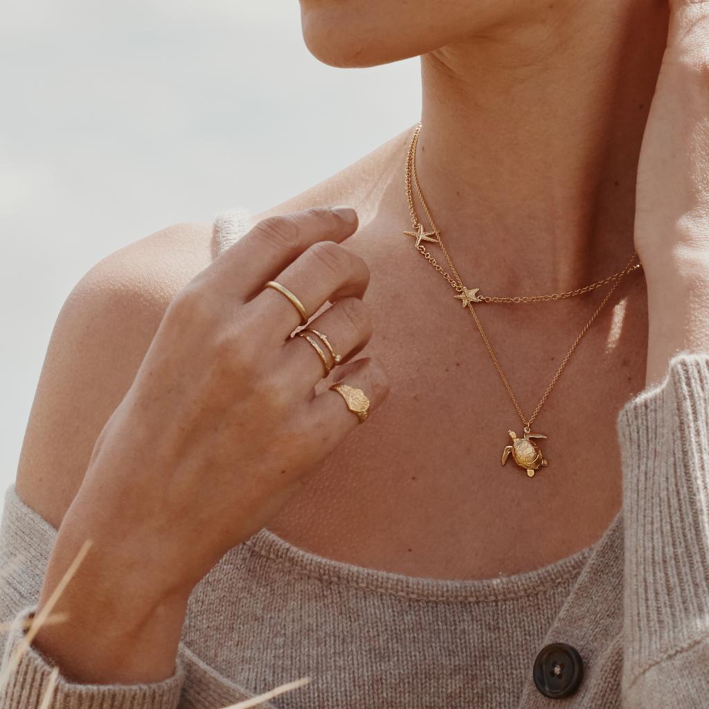 A.M. Victoriana Heart Signet Ring Gold