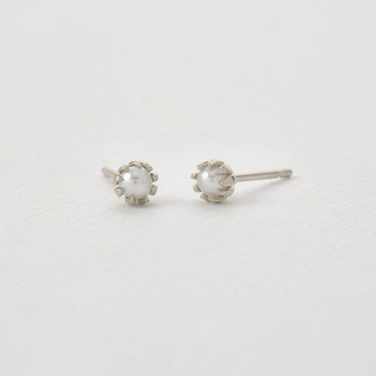 A.M. Baby Pearl Chrysanthemum Stud Earrings Silver