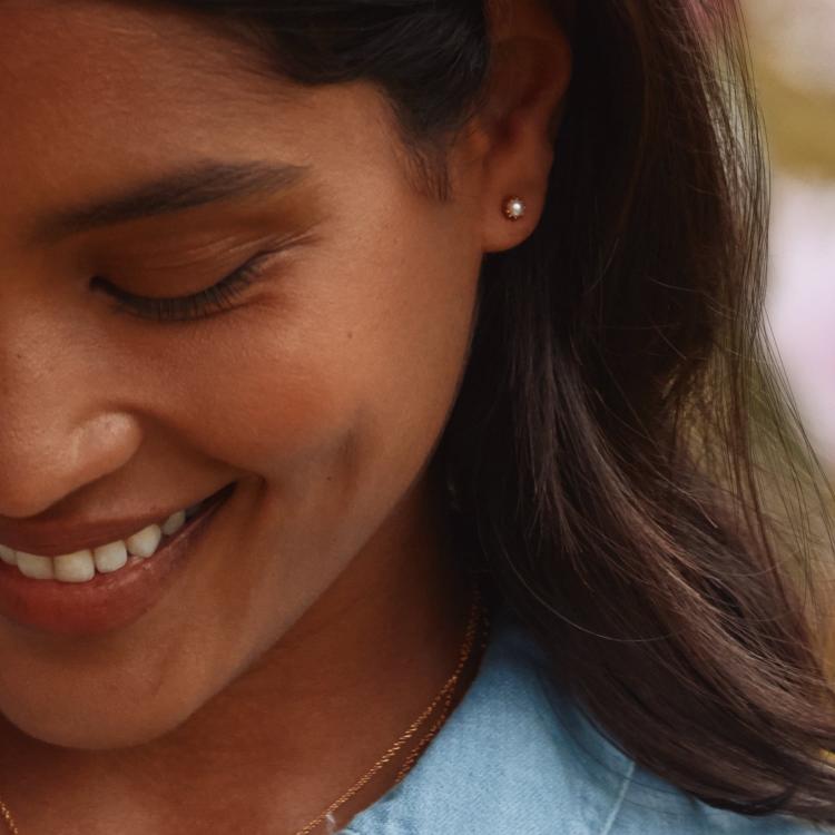 A.M. Baby Pearl Chrysanthemum Stud Earrings Silver