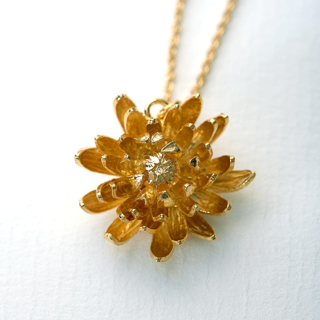 A.M. Chrysanthemum Flower Necklace Gold