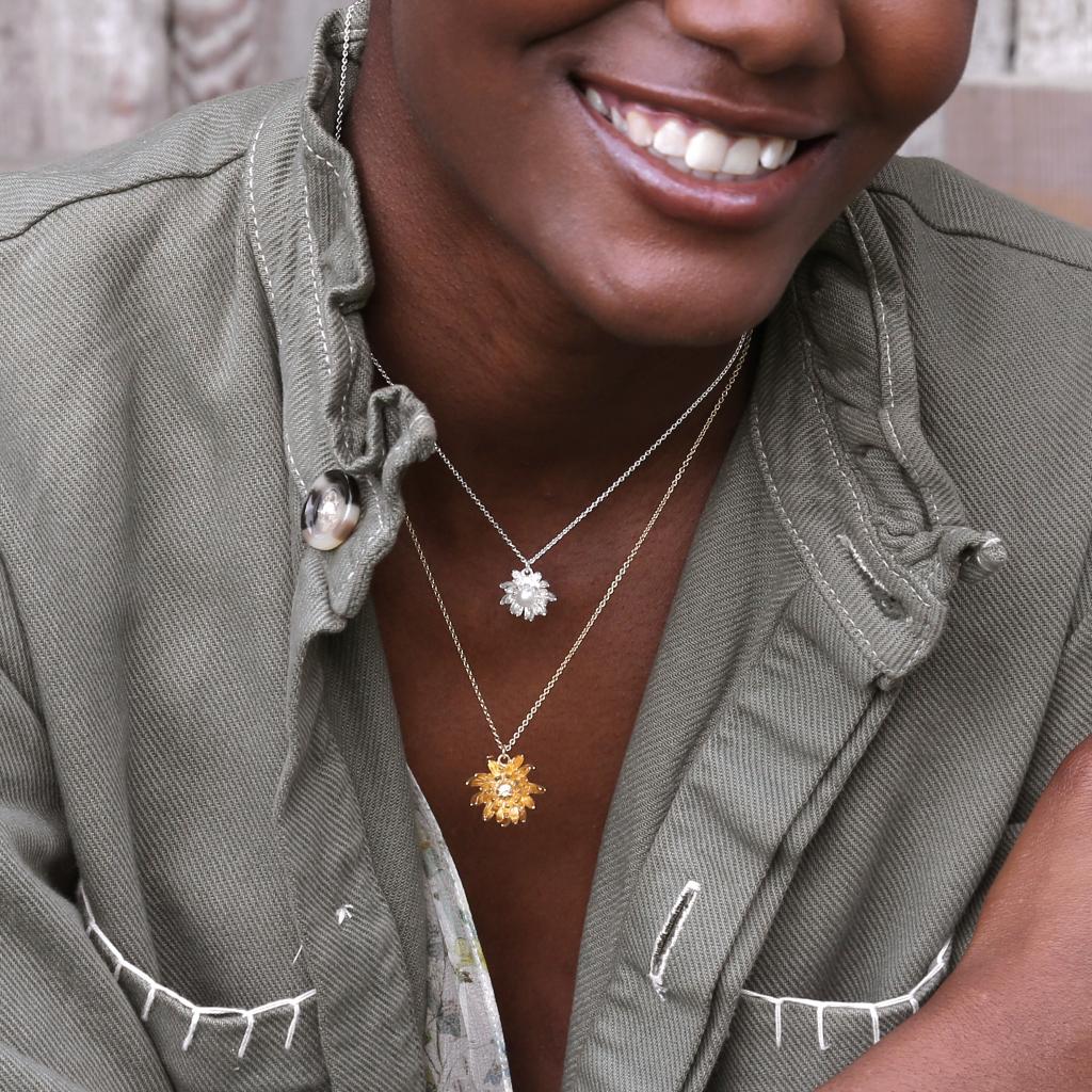 A.M. Chrysanthemum Flower Necklace Gold