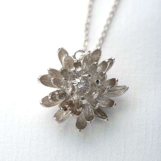 A.M. Chrysanthmum Flower Necklace Silver