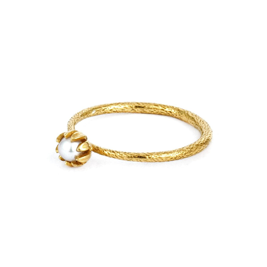 A.M. Baby Pearl Bud Ring Gold