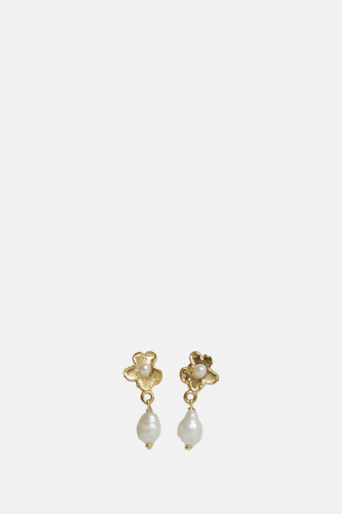 Cristina Junquero Primer Pendiente Pearl Earrings Gold.