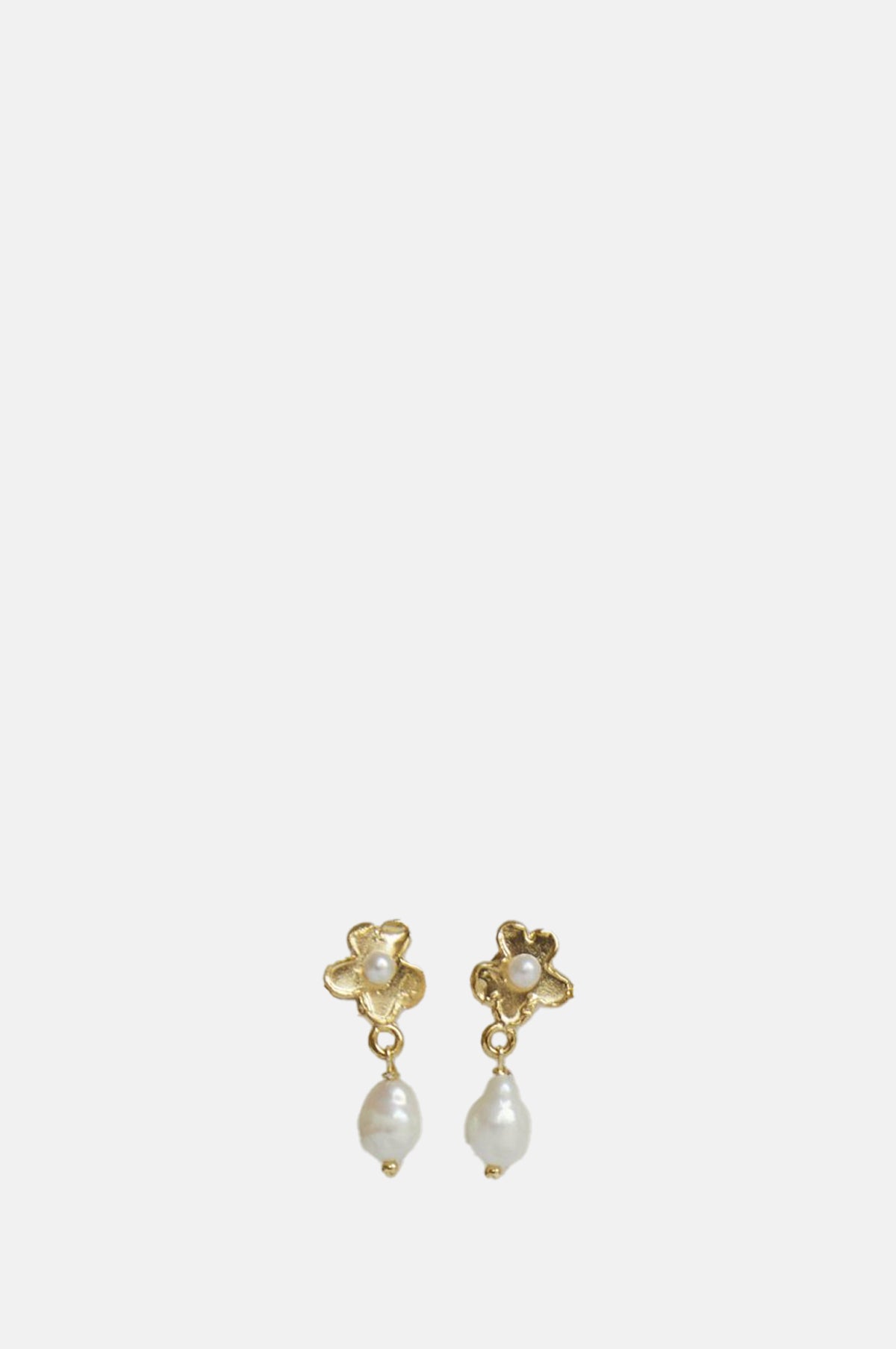 Cristina Junquero Primer Pendiente Pearl Earrings Gold.