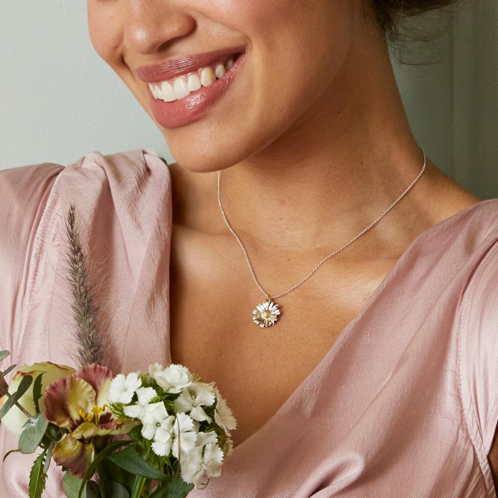 A.M. Big Daisy Necklace