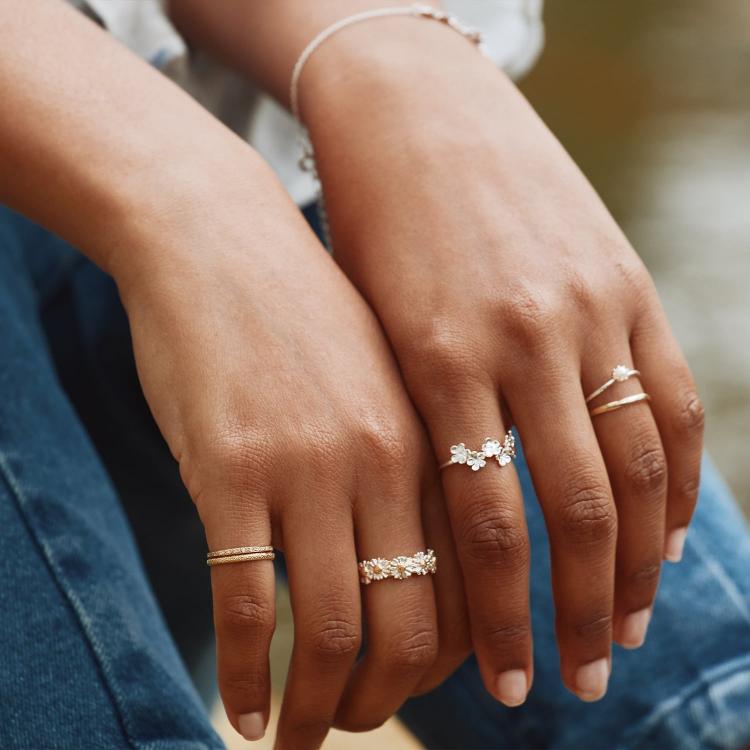 A.M. Forget Me Not Ring Gold