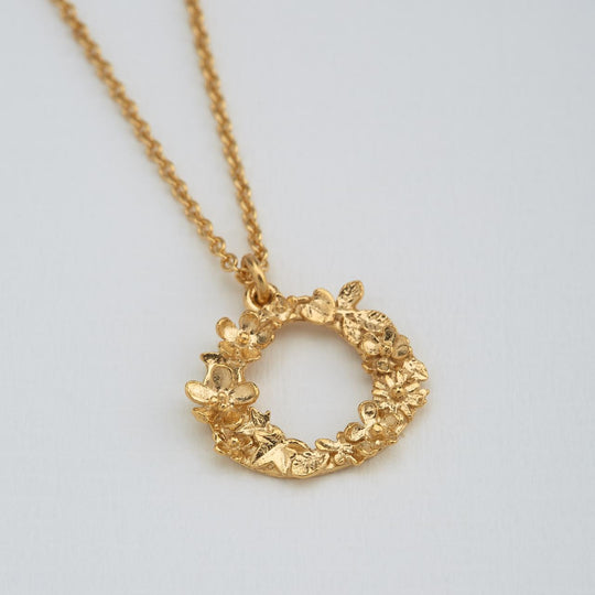 A.M. Floral Alphabet O Necklace Gold