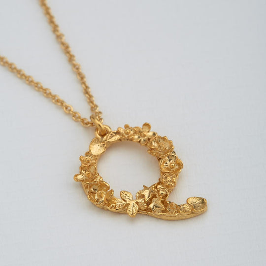 A.M. Floral Alphabet Q Necklace Gold