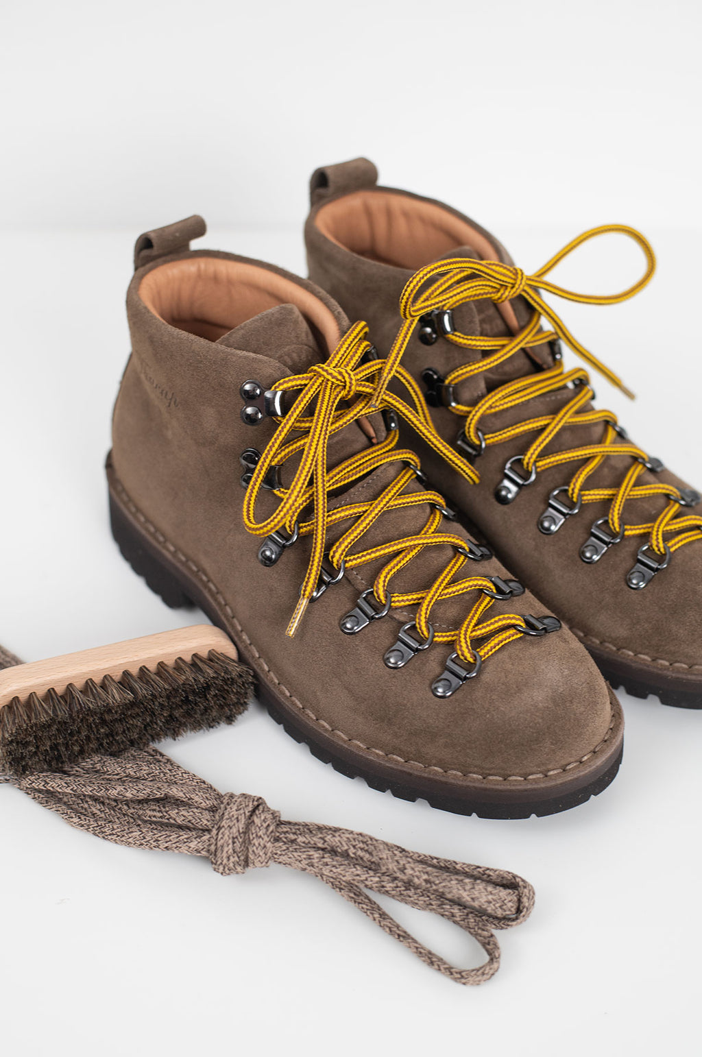 M120 Suede Boot Taupe
