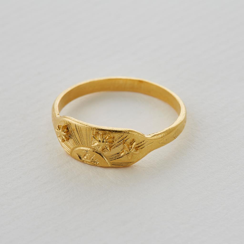 A.M. Sail into the Sunset Engraved Ring Gold