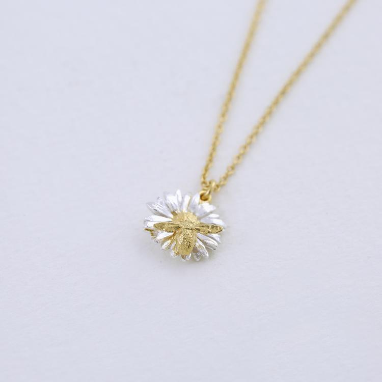 A.M. Daisy Necklace with Teeny Weeny Bee