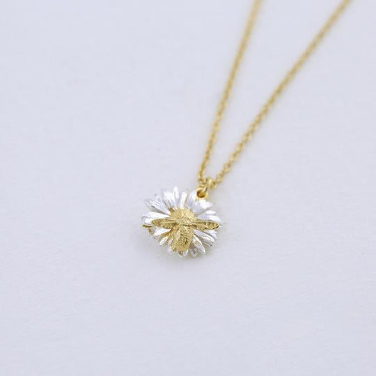 A.M. Daisy Necklace with Teeny Weeny Bee