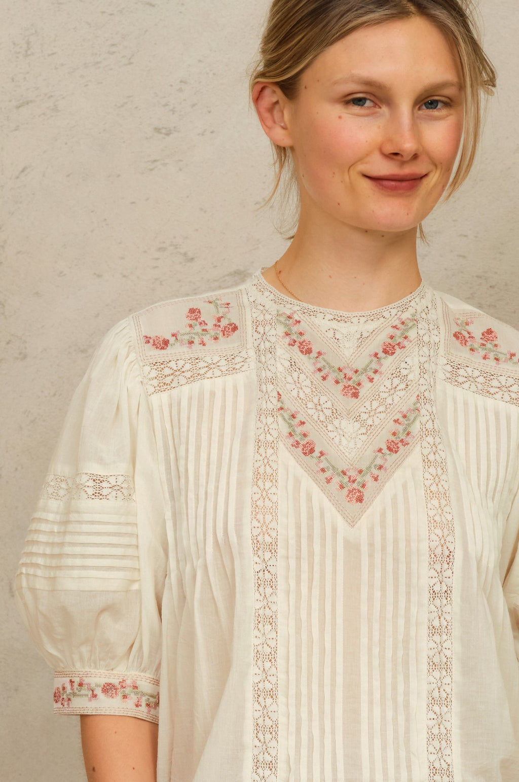 Fleur Emb S/S Top Ecru/Multi