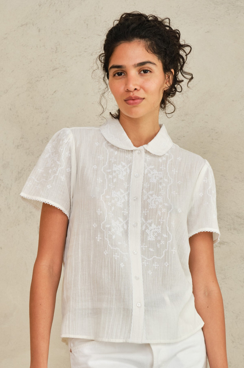 Ruby Emb S/S Top Ecru/White