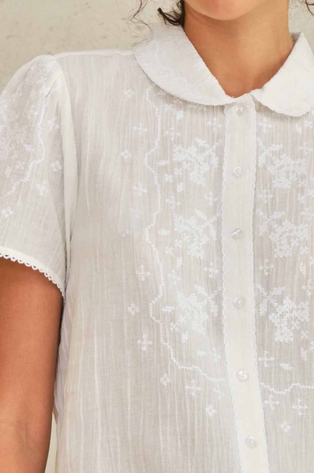 Ruby Emb S/S Top Ecru/White