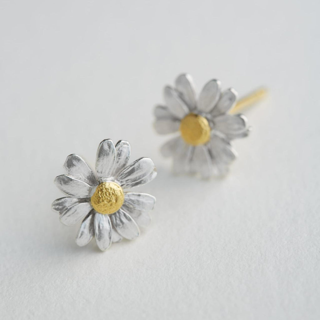 A.M. Classic Daisy Stud Earrings