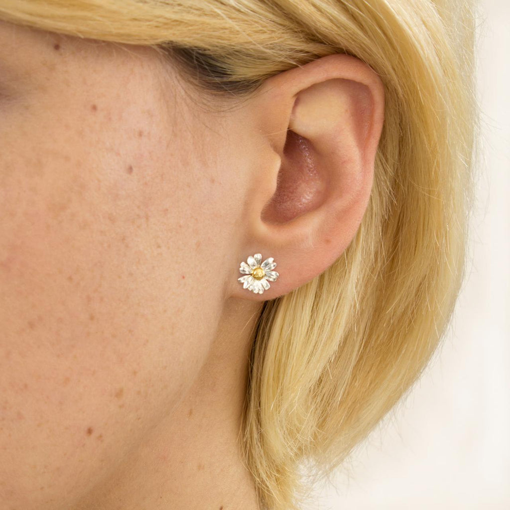 A.M. Classic Daisy Stud Earrings
