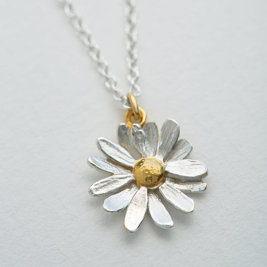 A.M. Classic Daisy Necklace
