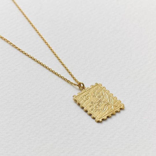 A.M. Floral Stamp Necklace Gold