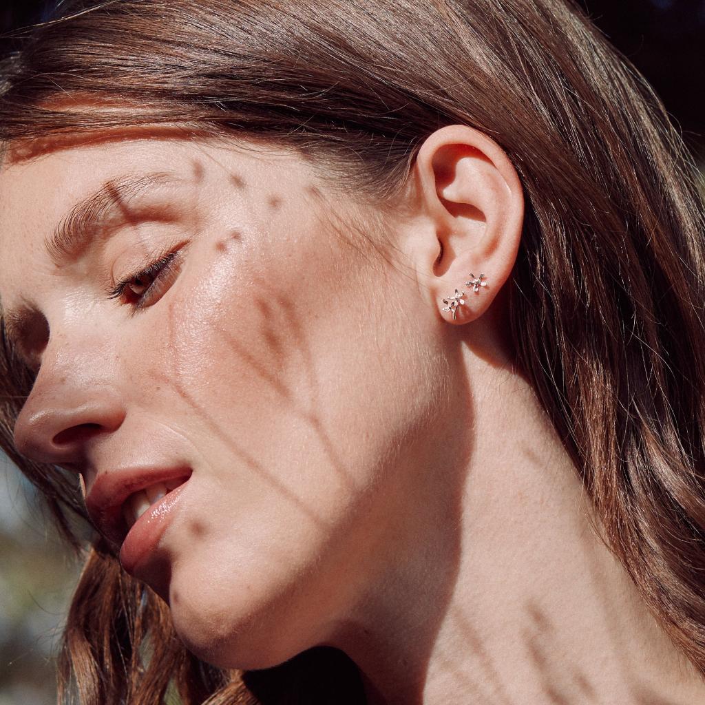 A.M. Asymmetric Growing Flower Stud Earrings Gold