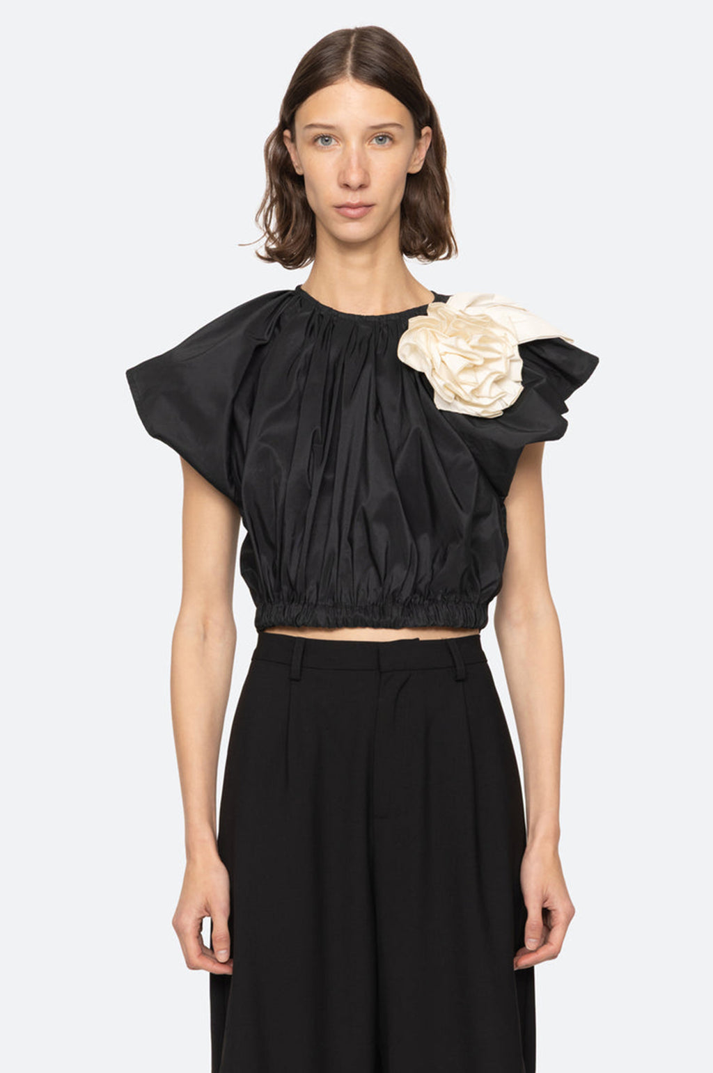 Laurie Solid Flutter Slv Top Black