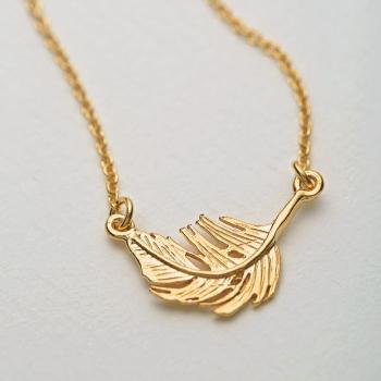 A.M. Little Feather Inline Necklace Gold