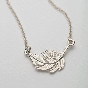 A.M. Little Feather Inline Necklace Silver