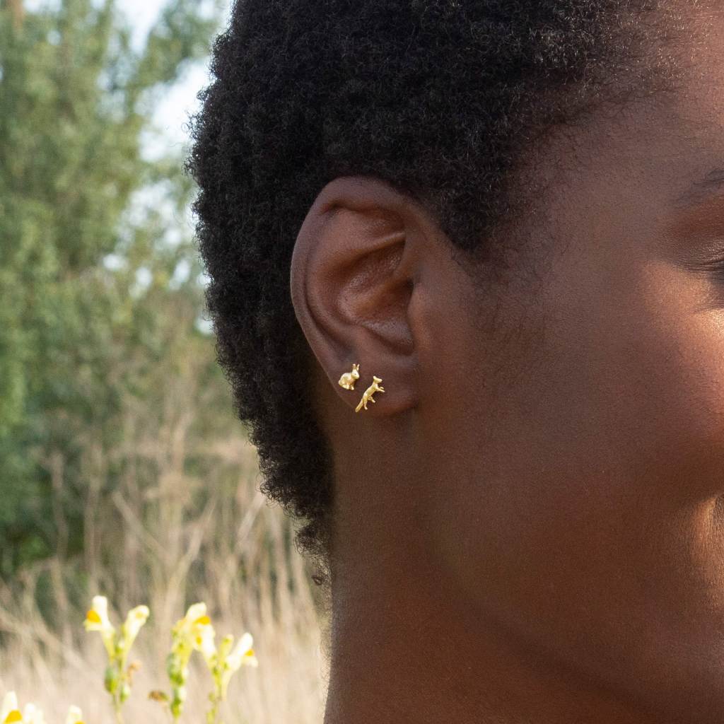 A.M. Teeny Tiny Sitting Bunny Single Stud Earring 18ct Solid Gold