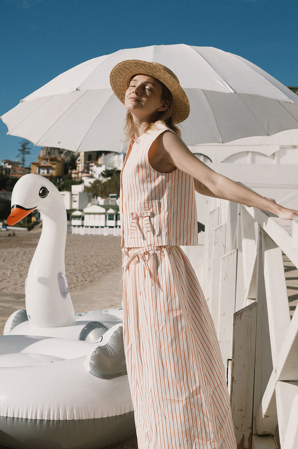 Thin Stripes Bow Vest Off-White